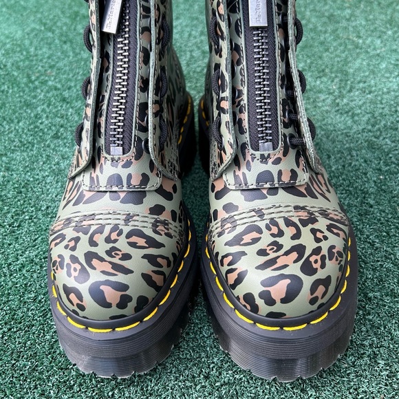 NWT Dr. Martens Sinclair Platform Boot Leopard Print Khaki Green 6 - Picture 5 of 14